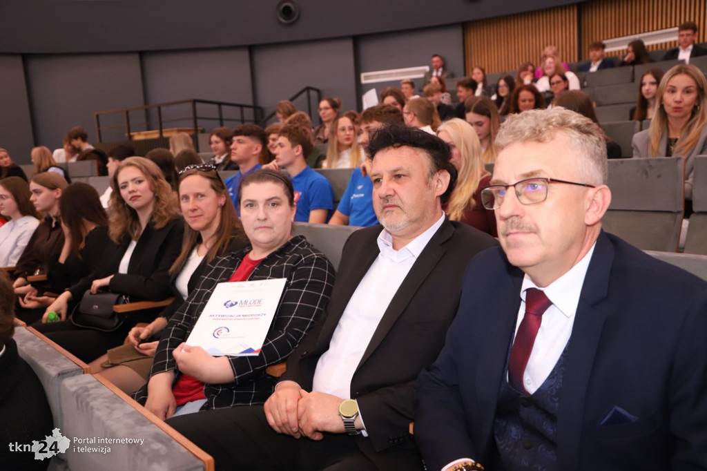 Granty dla młodzieży z powiatowych szkół średnich