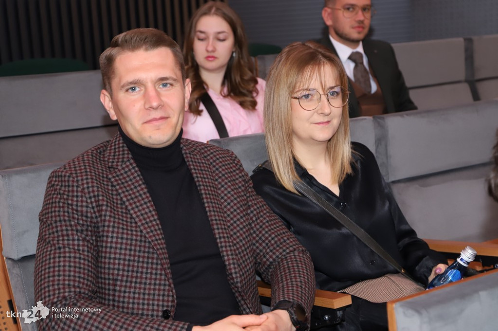 Granty dla młodzieży z powiatowych szkół średnich