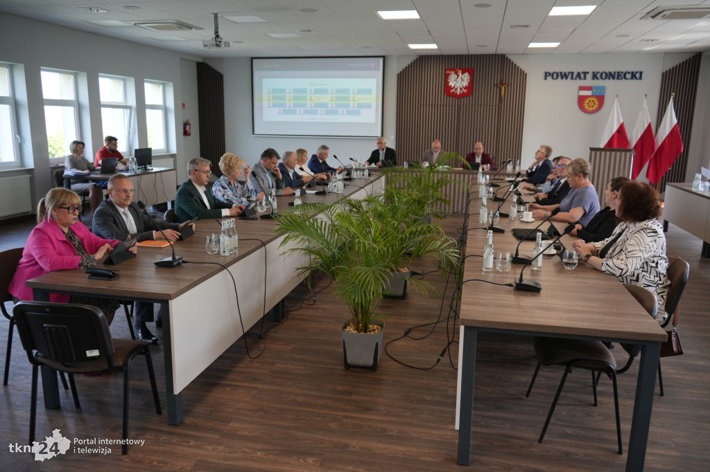 Likwidacja bursy ważnym tematem sesji w powiecie