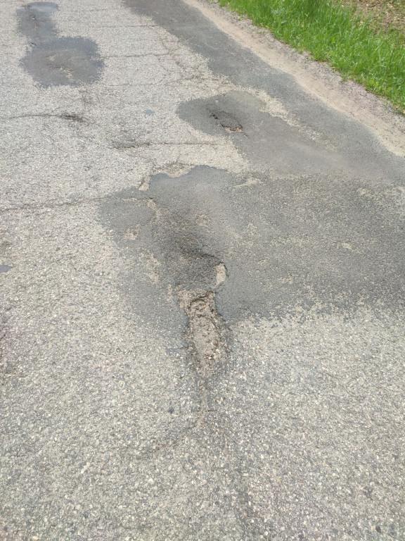 Droga w gminie Stąporków w alarmującym stanie