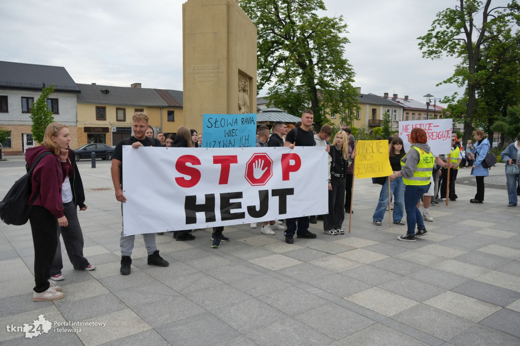 Setki osób przeszły w Marszu Przeciwko Hejtowi