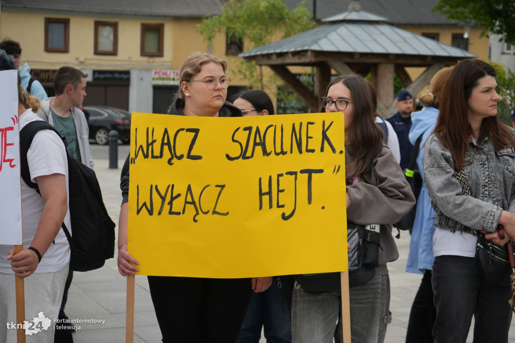 Setki osób przeszły w Marszu Przeciwko Hejtowi