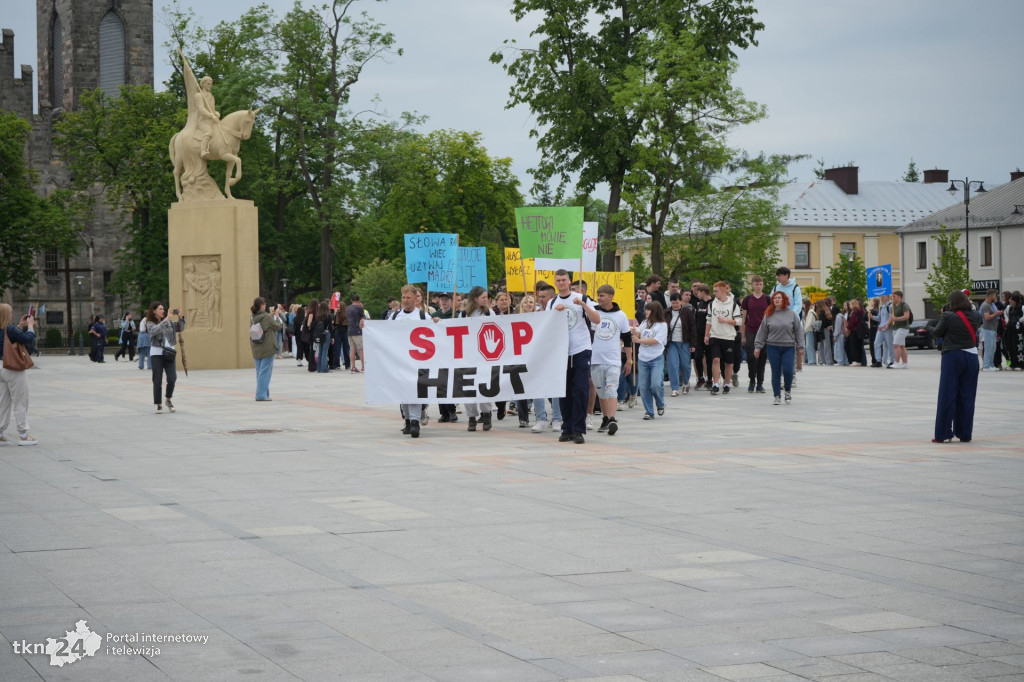 Setki osób przeszły w Marszu Przeciwko Hejtowi
