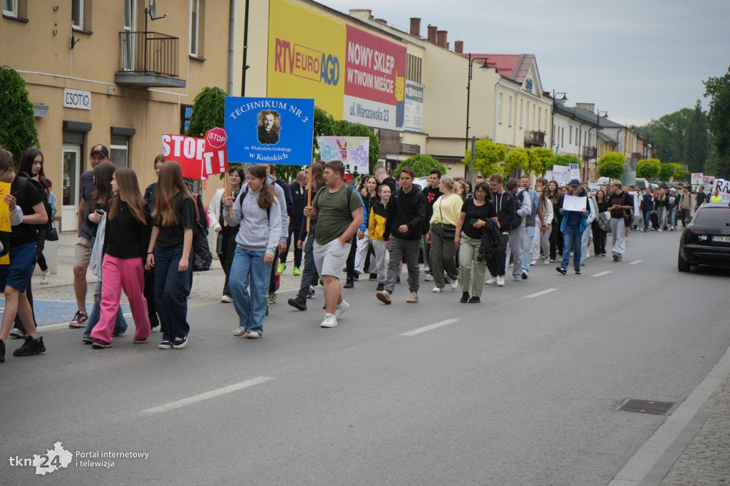 Setki osób przeszły w Marszu Przeciwko Hejtowi