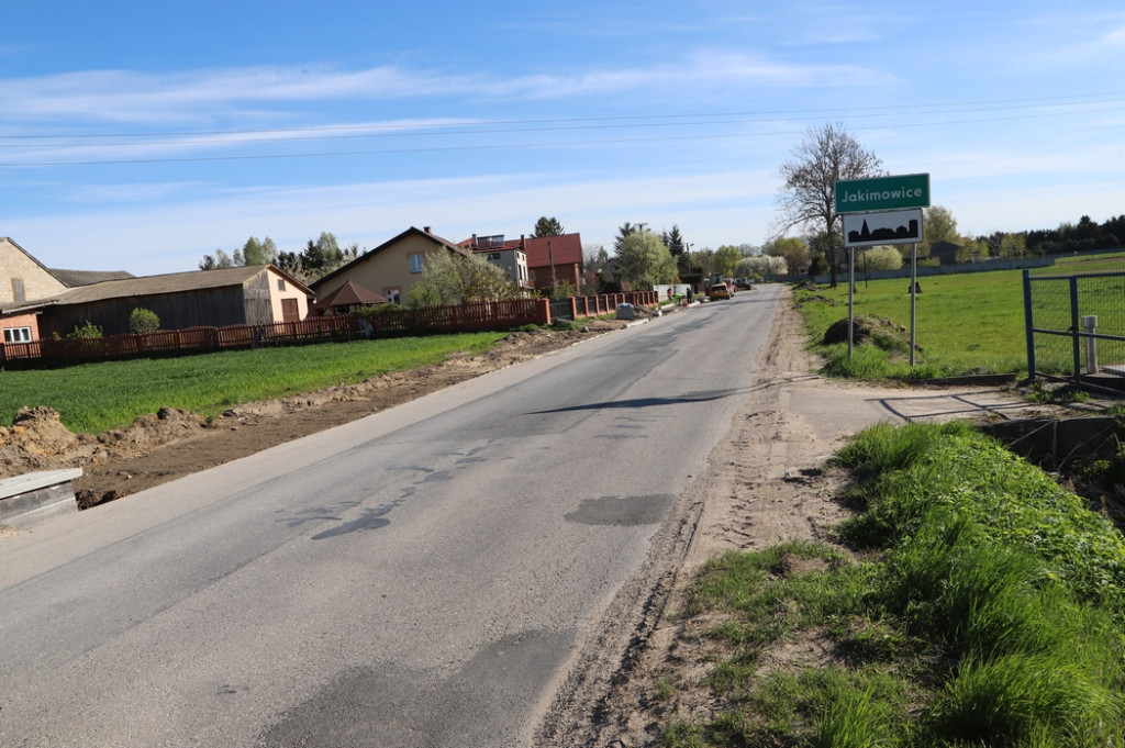 Ważna droga powiatowa w remoncie. Odcinek Radoszyce - Jakimowice
