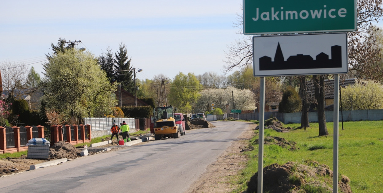Ważna droga powiatowa w remoncie. Odcinek Radoszyce - Jakimowice
