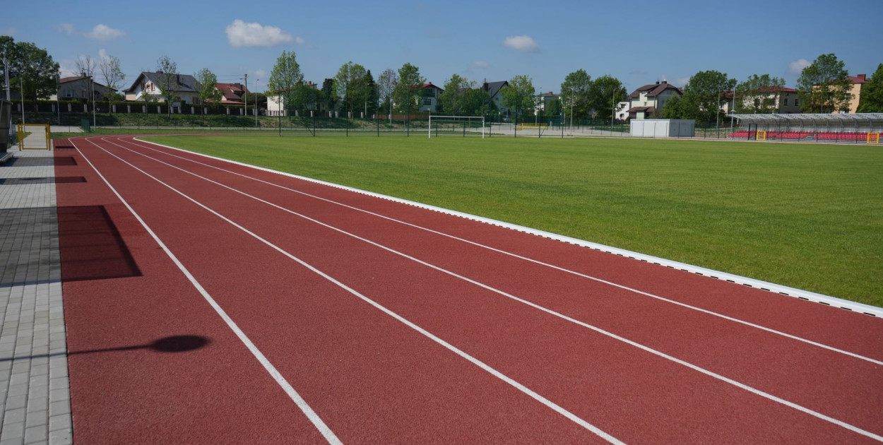 Stadion lekkoatletyczny w Końskich  po odbiorach