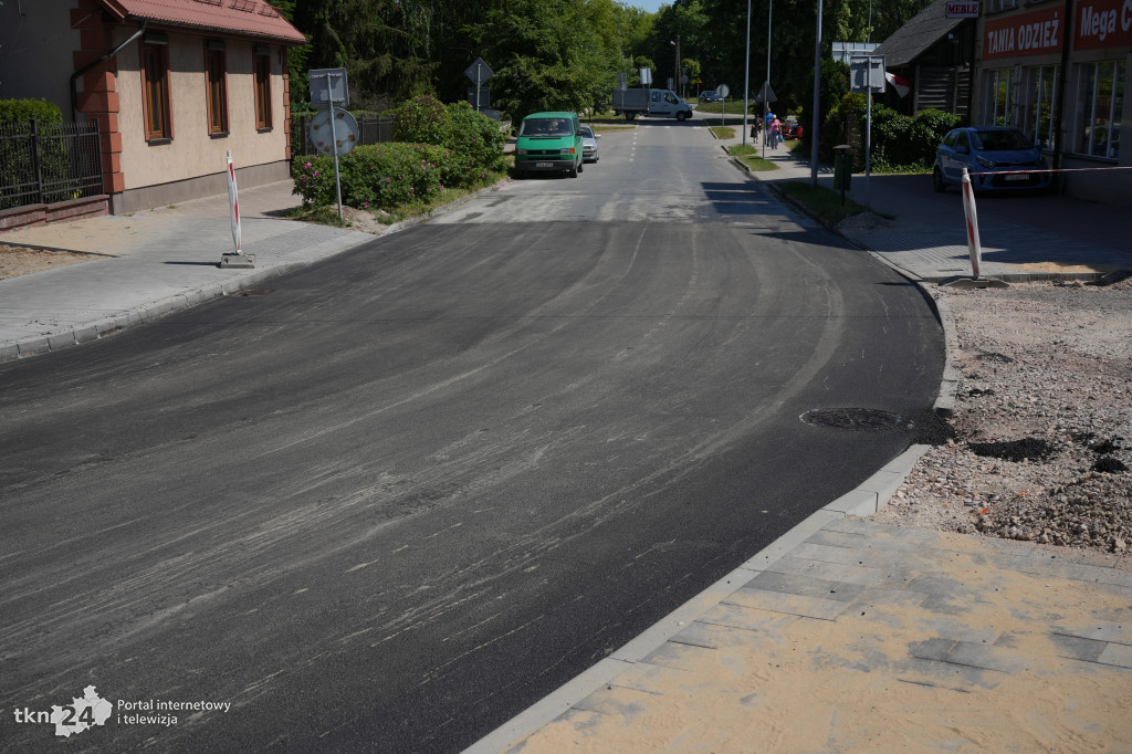 Przebudowa ulic w centrum Końskich. Drogi już z nawierzchnią asfaltową