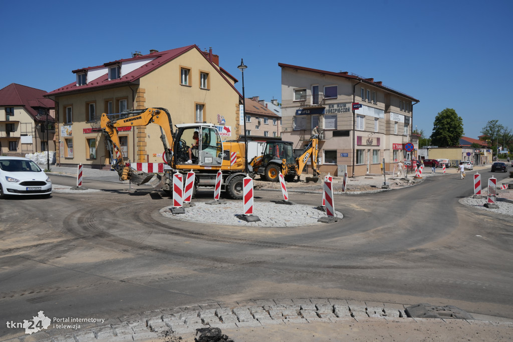 Przebudowa ulic w centrum Końskich. Drogi już z nawierzchnią asfaltową