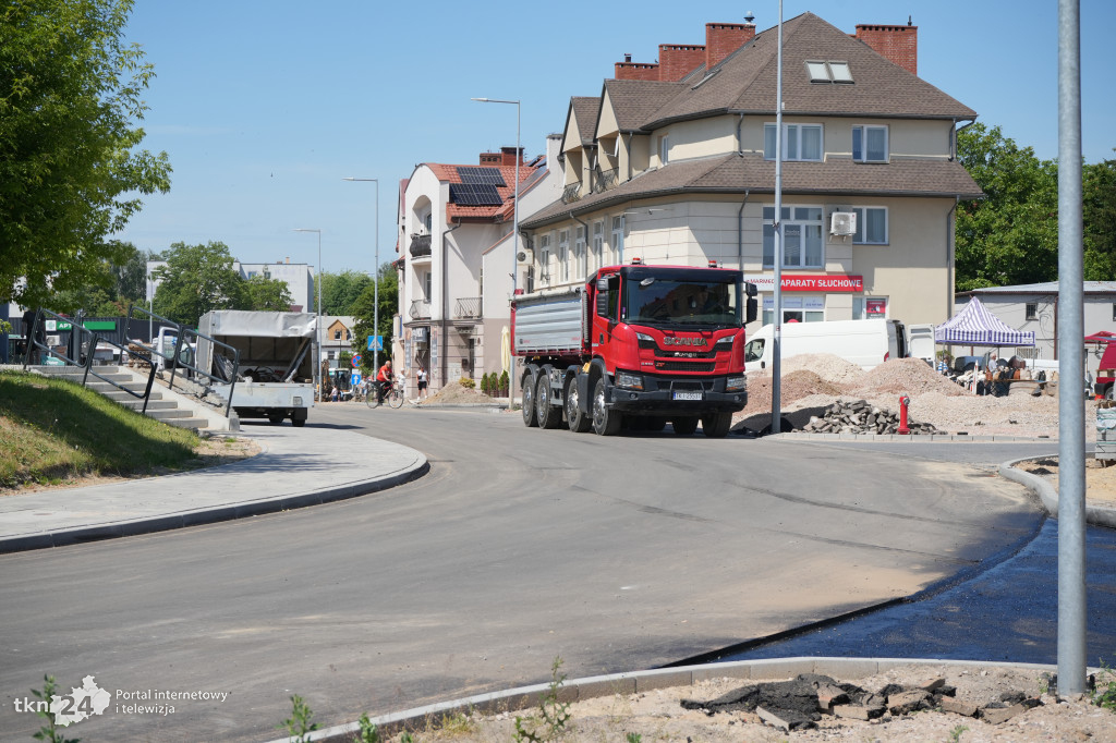 Przebudowa ulic w centrum Końskich. Drogi już z nawierzchnią asfaltową