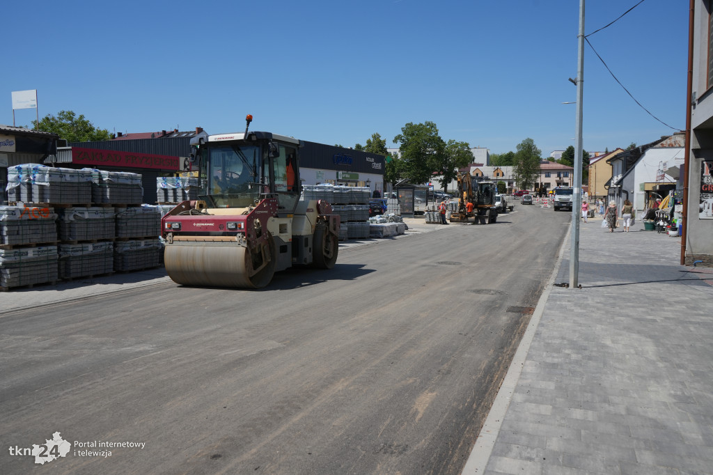 Przebudowa ulic w centrum Końskich. Drogi już z nawierzchnią asfaltową