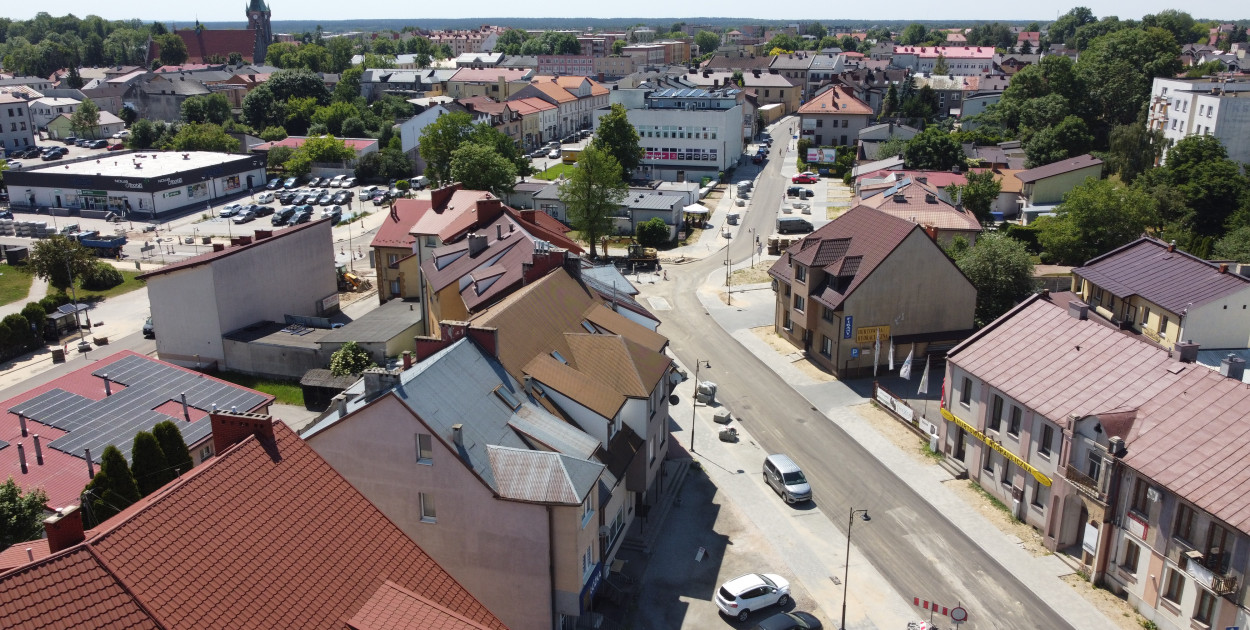 Przebudowa ulic w centrum Końskich. Drogi już z nawierzchnią asfaltową