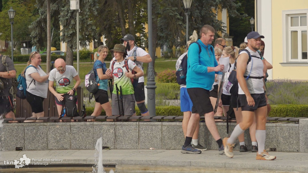 Idą przez Konecczyznę z miłością do turystyki