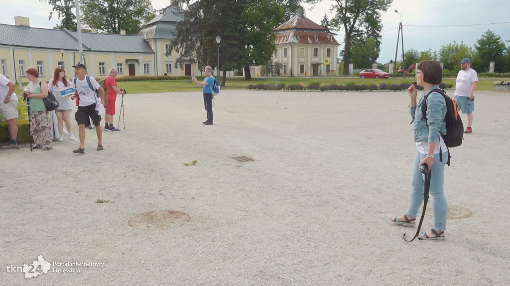Idą przez Konecczyznę z miłością do turystyki