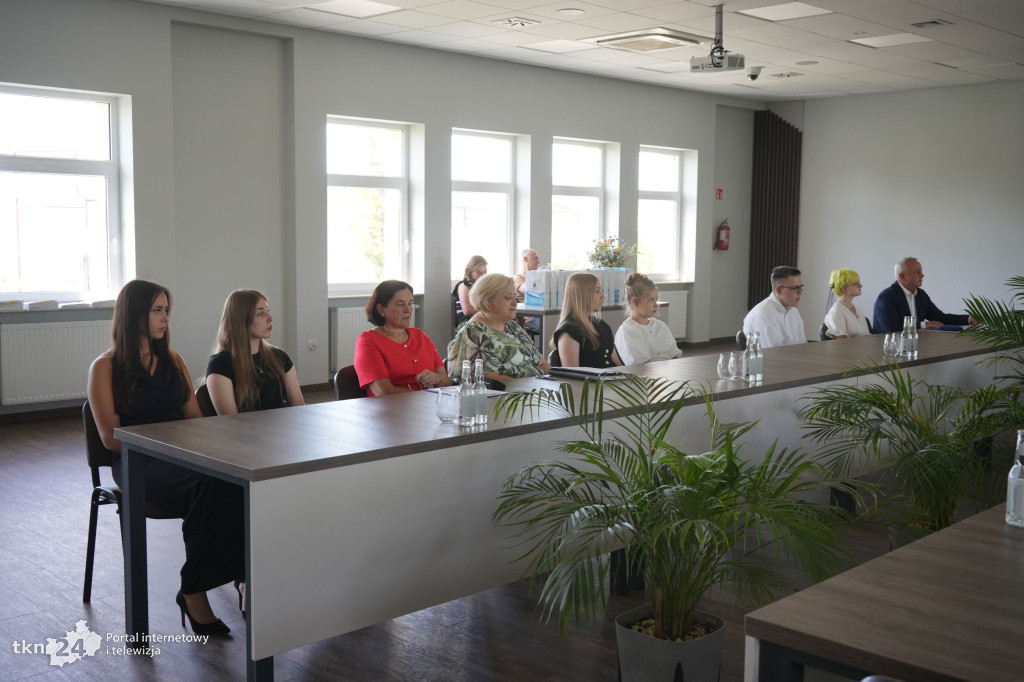 Stypendia dyrektorów szkół średnich przyznane