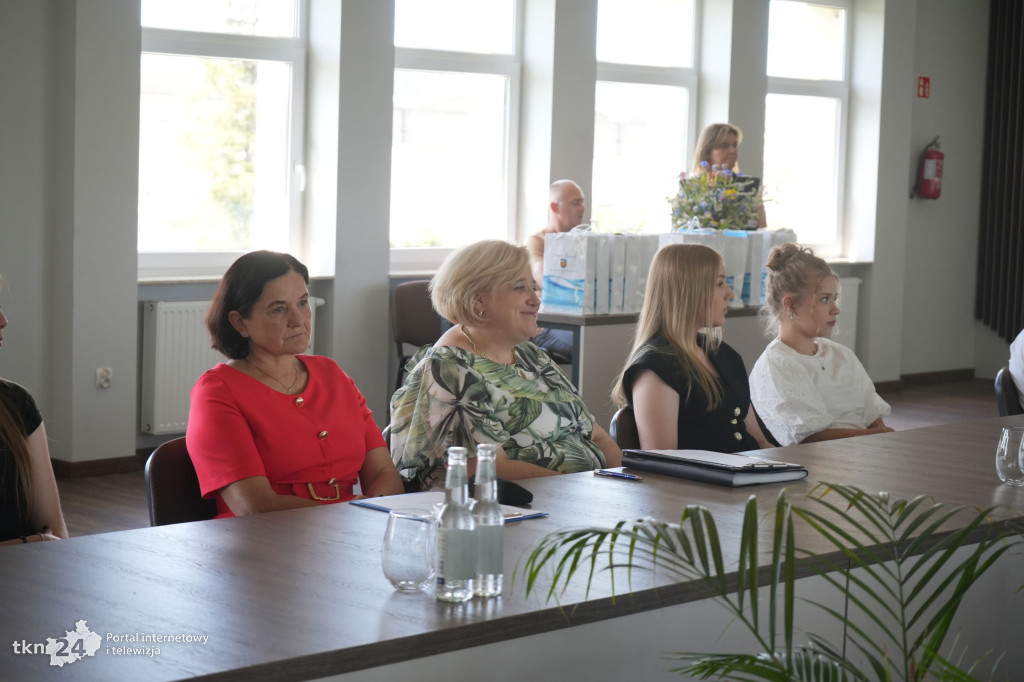 Stypendia dyrektorów szkół średnich przyznane