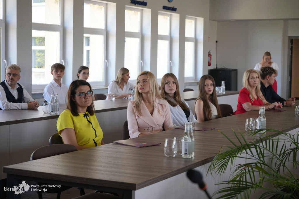Stypendia dyrektorów szkół średnich przyznane