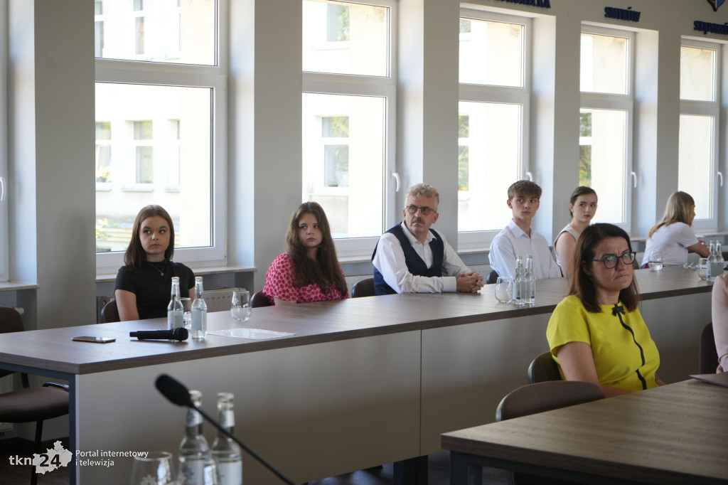 Stypendia dyrektorów szkół średnich przyznane