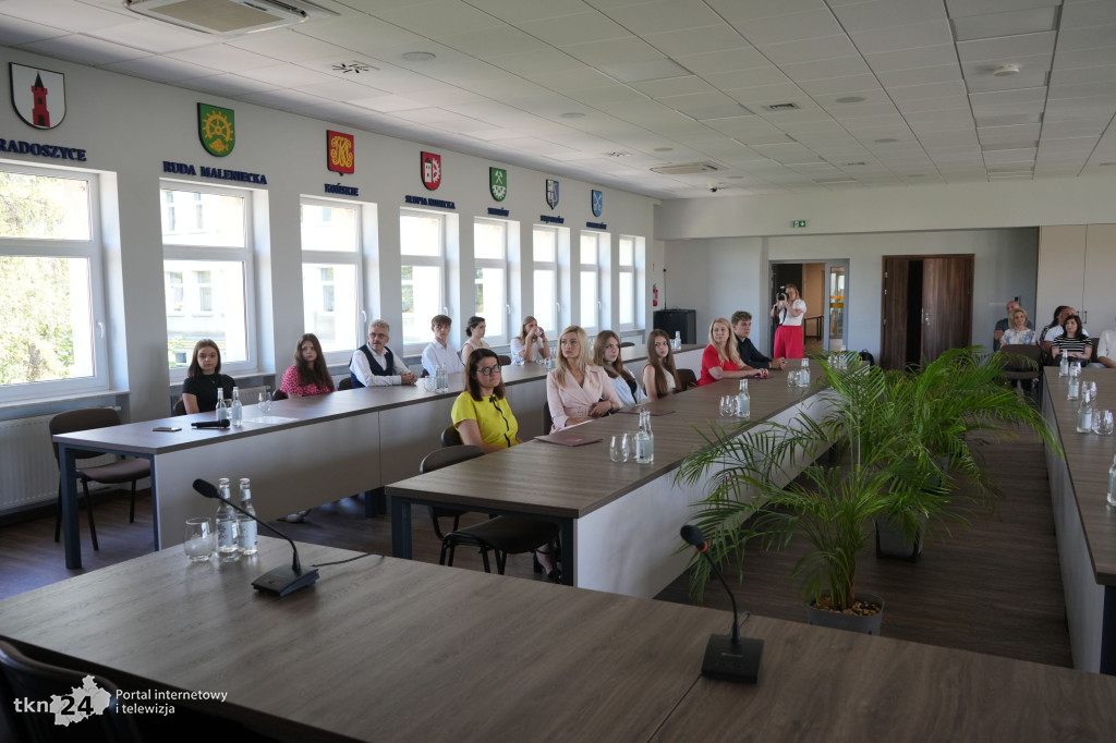 Stypendia dyrektorów szkół średnich przyznane