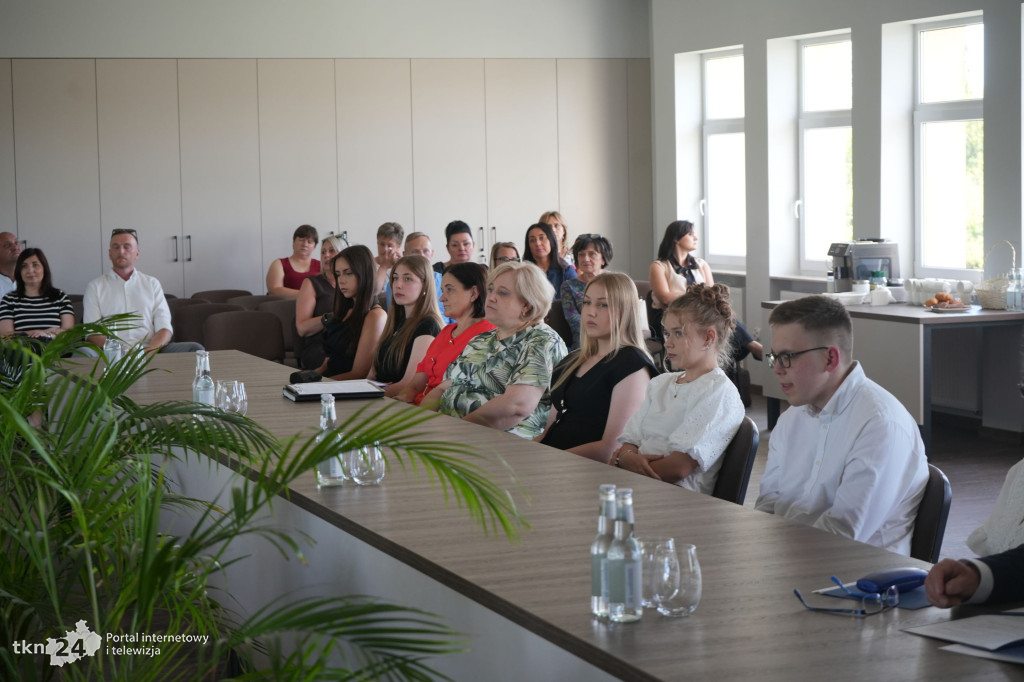 Stypendia dyrektorów szkół średnich przyznane
