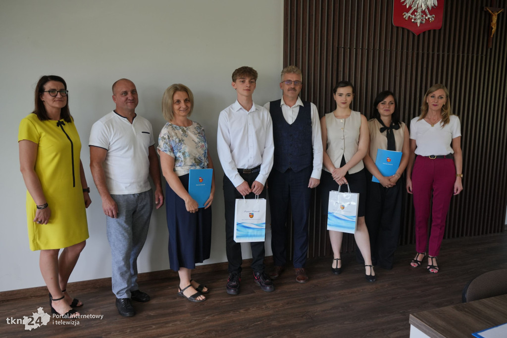 Stypendia dyrektorów szkół średnich przyznane