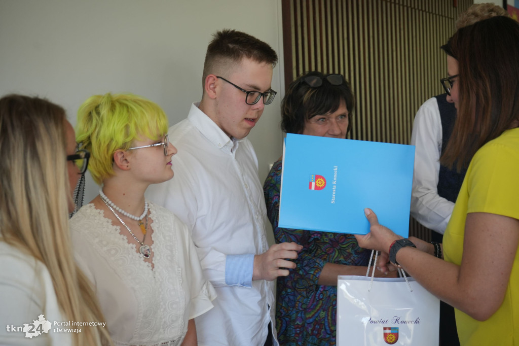 Stypendia dyrektorów szkół średnich przyznane
