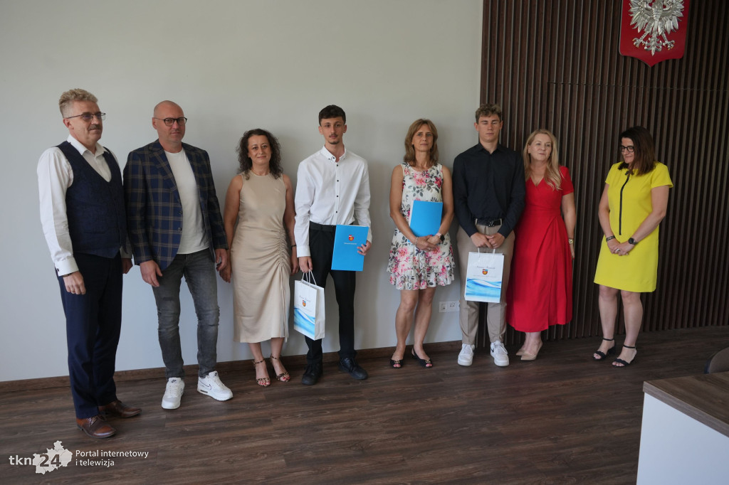 Stypendia dyrektorów szkół średnich przyznane