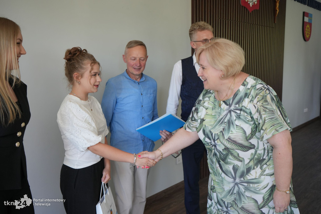 Stypendia dyrektorów szkół średnich przyznane
