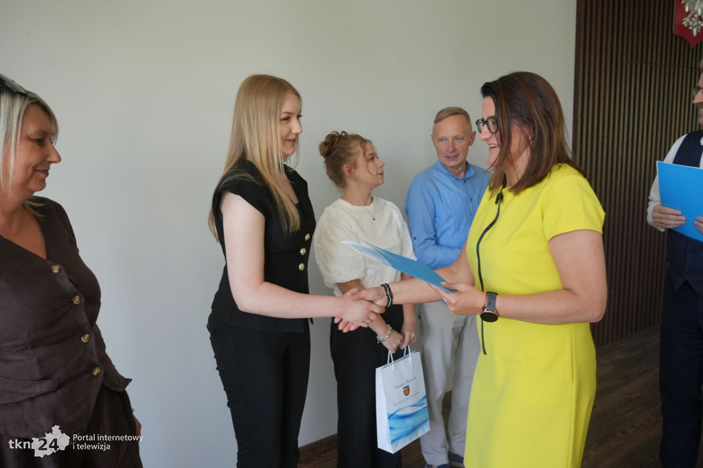 Stypendia dyrektorów szkół średnich przyznane