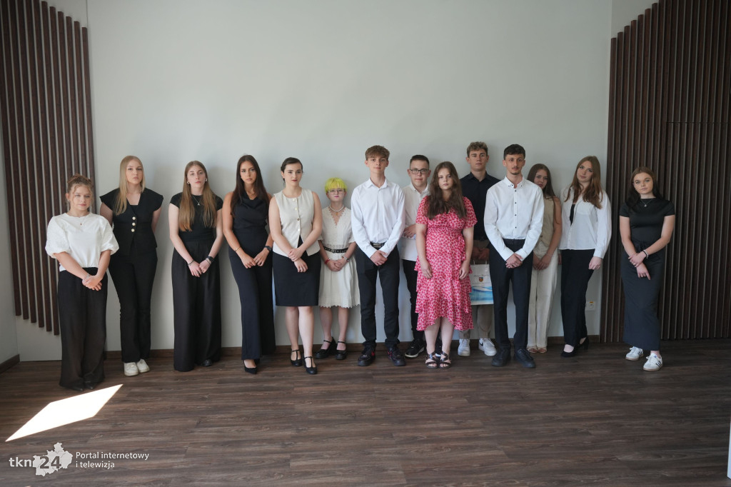 Stypendia dyrektorów szkół średnich przyznane