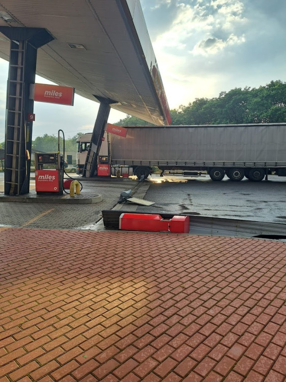 Burze wywołały zniszczenia na granicy powiatu koneckiego. Straty są duże