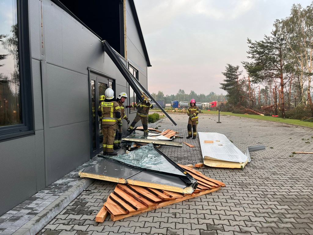 Burze wywołały zniszczenia na granicy powiatu koneckiego. Straty są duże