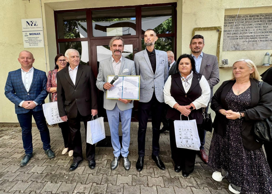 Stowarzyszenie Monar z darowizną od gminy Stąporków na 20-lecie działalności placówki, foto. Gmina Stąporków