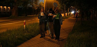 Piechurzy ruszyli na trasę Nocnej Majówki w Końskich