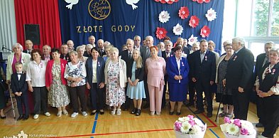 25 złotych par z gminy Fałków!