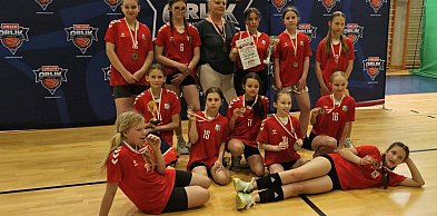 Drużyna z PSP nr 2 Stąporkowie z 3 miejscem w województwie w koszykówkę