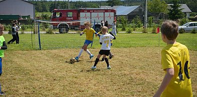 Futbolove Lato w Szóstakach przyciągnęło mieszkańców mimo deszczu