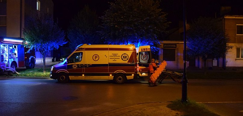 Pożar budynku mieszkalnego w Końskich. Jedna osoba ranna [zdjęcia]