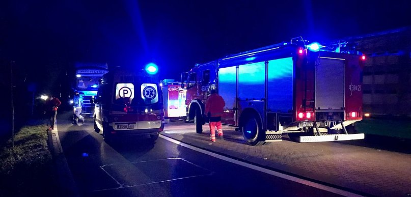  Zderzenie dwóch ciężarówek na krzyżówkach rudzkich. Jedna osoba w…