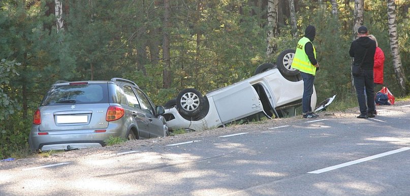 Wypadek na DK 42. Ranny zabrany do szpitala helikopterem [wideo, zdjęcia]