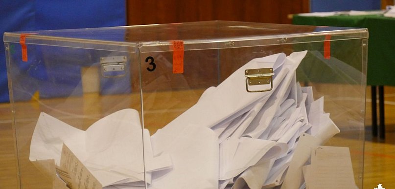 Frekwencja w powiecie koneckim i województwie. Oficjalne dane