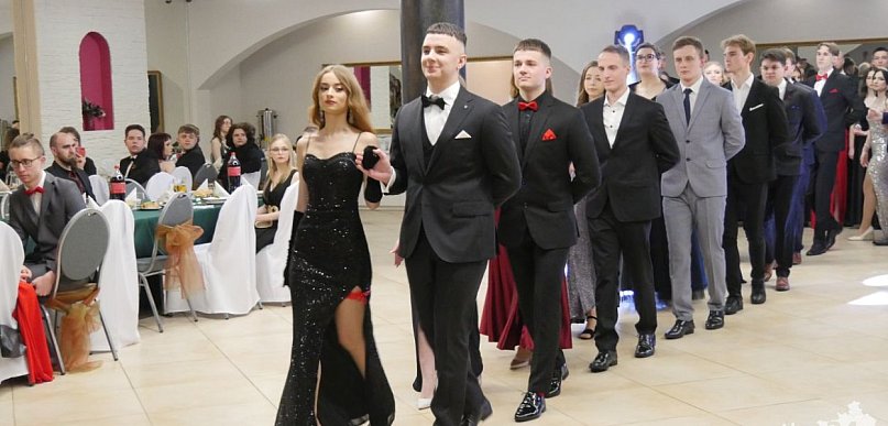 Już w sobotę bal maturalny stąporkowskiej Górki [wideo]