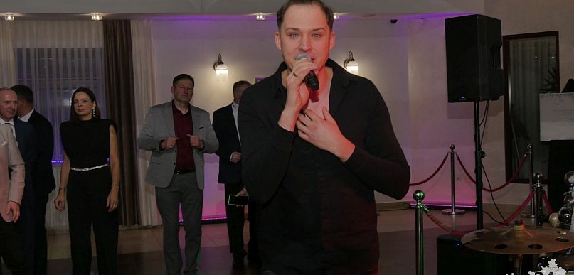 Wspaniały bal Starego Ogólniaka z koncertem grupy DEJW [wideo, zdjęcia]