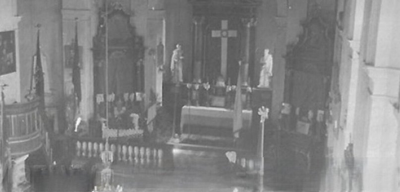 Najstarsze znane zdjęcie wnętrza kościoła w Czermnie z 1915r.