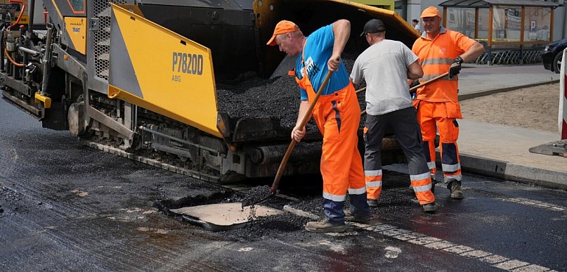 Widać koniec! Trwają ostatnie prace przy przebudowie ulic w Końskich