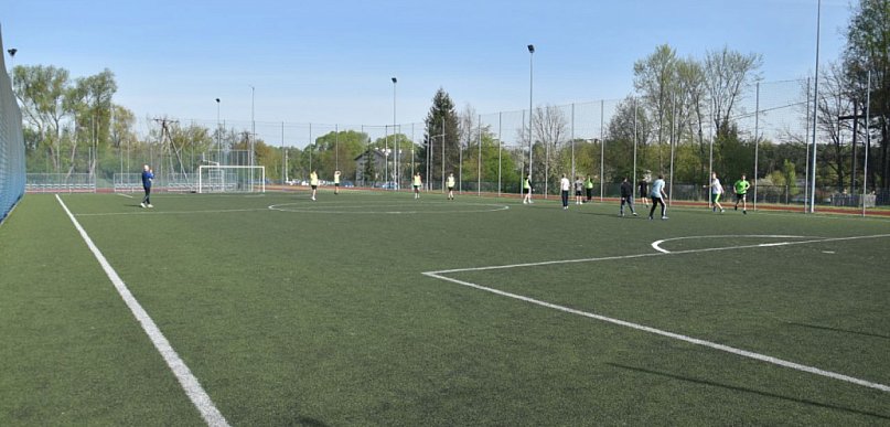 Obiekty sportowe i rekreacyjne w Stąporkowie płatne? Sprawdzamy