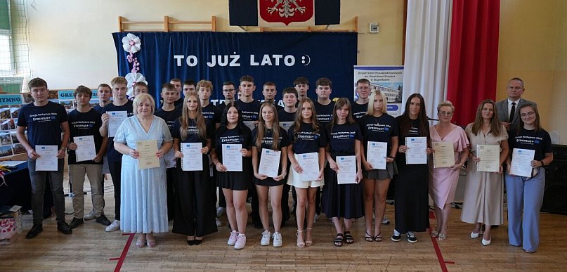 Europassy przyznane w Stąporkowie. Szkoła podsumowała program Erasmus+