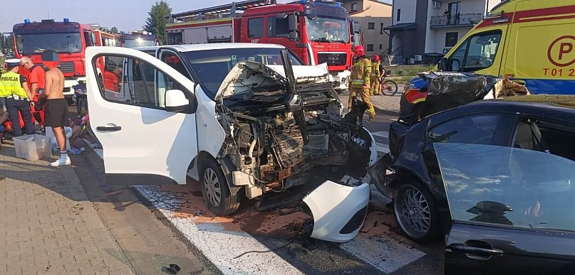 Poważny wypadek między Końskimi a Skarżyskiem. Są ranni, ruch wahadłowy