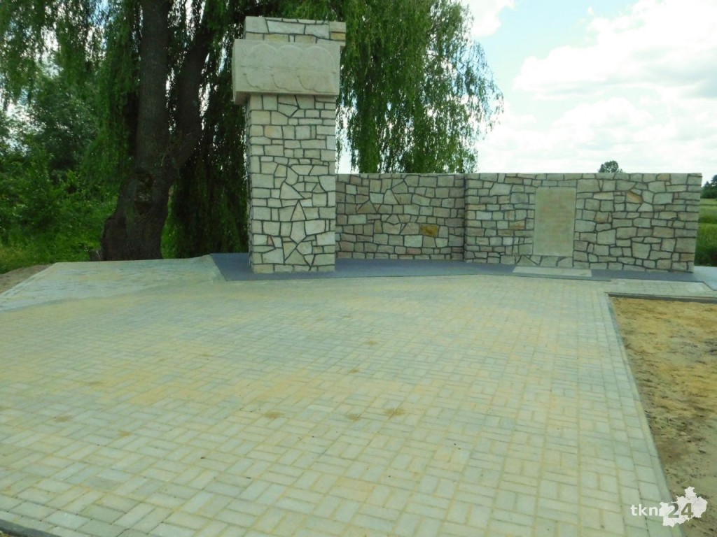Pomnik w Kazanowie 12
