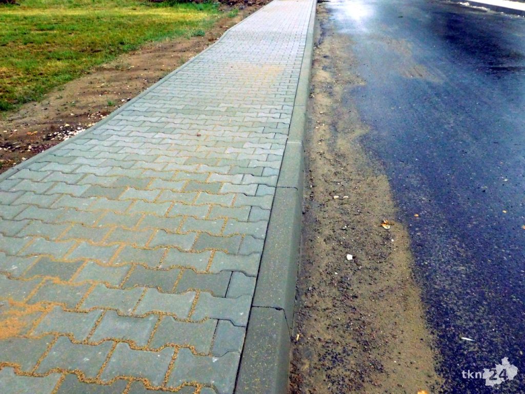Nowy chodnik w Czermnie